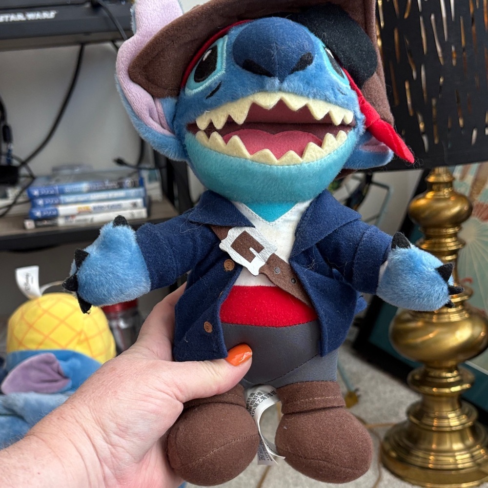 Disney Stitch Pirates of the Caribbean Disney Parks  rare NWT - Picture 3 of 9